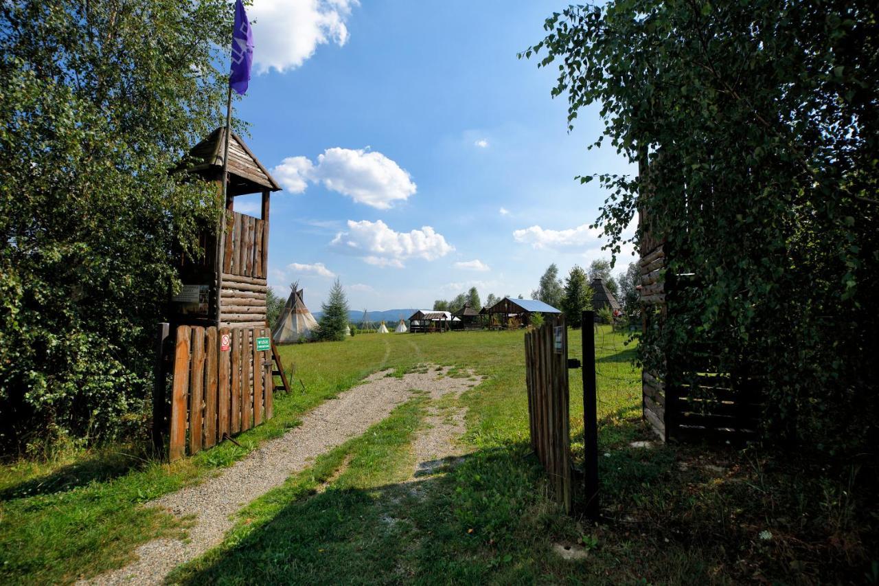 Hotel Fort Wapiti Zalasowa Exteriér fotografie